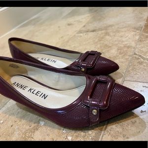 Anne Klein Burgundy Kitten heel pumps shoes size 8